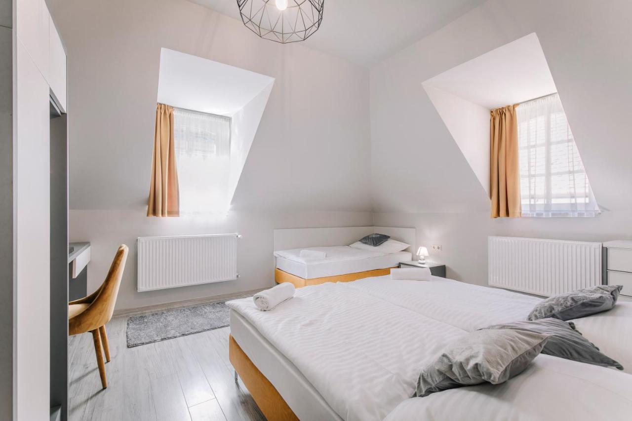 Soho Apartmanhaz Győr Buitenkant foto