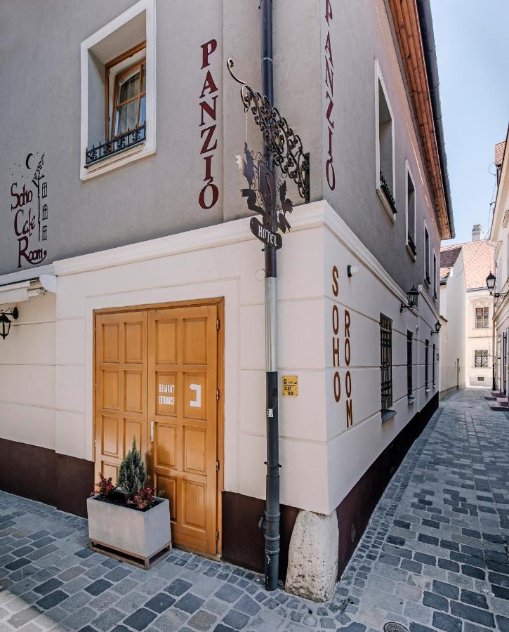 Soho Apartmanhaz Győr Buitenkant foto