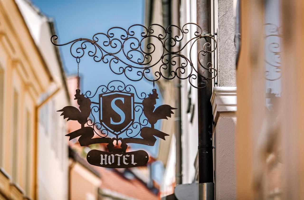 Soho Apartmanhaz Győr Buitenkant foto
