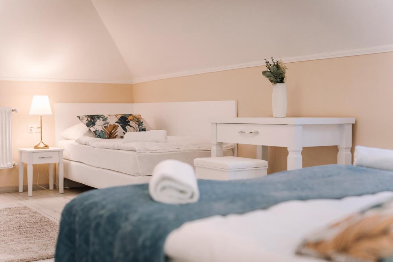 Soho Apartmanhaz Győr Buitenkant foto