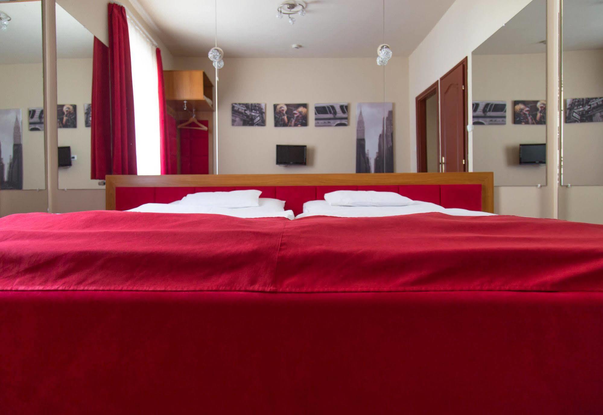 Soho Apartmanhaz Győr Buitenkant foto