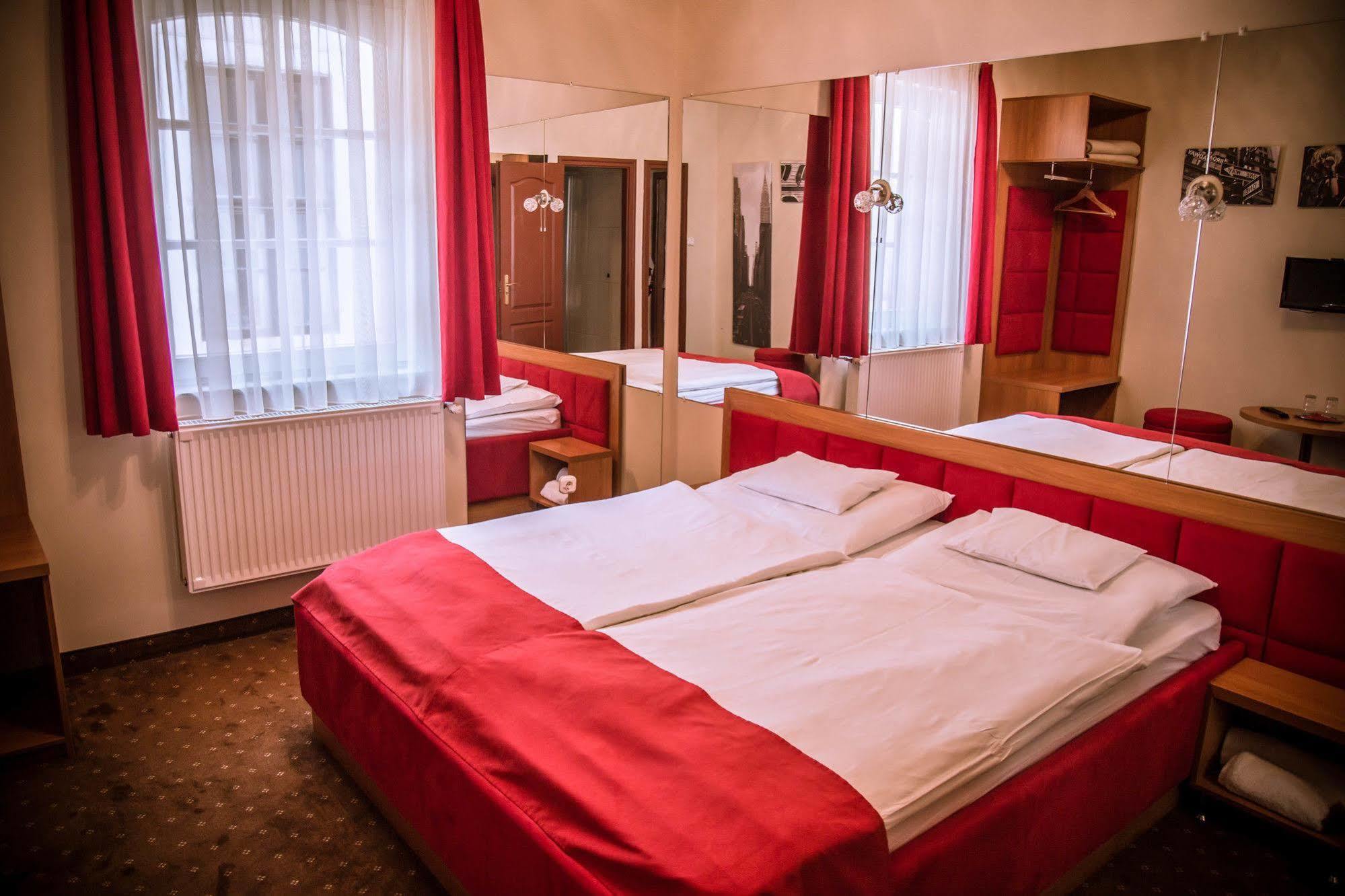 Soho Apartmanhaz Győr Buitenkant foto