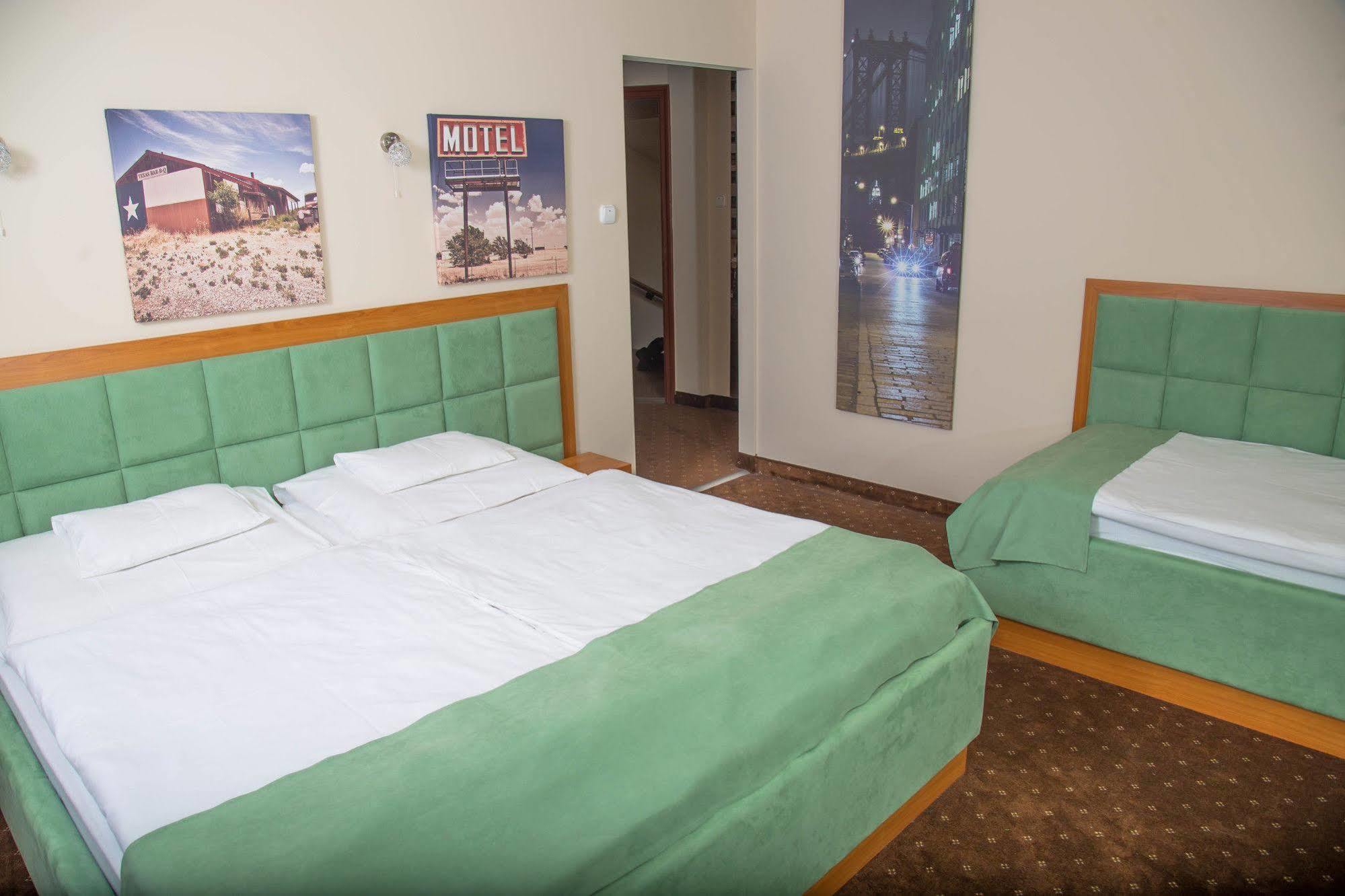 Soho Apartmanhaz Győr Buitenkant foto